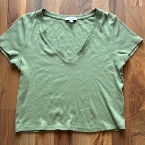 Beyond Yoga Woman’s Size M Sage Green V-Neck Crop Top